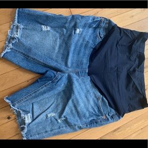 Maternity Shorts. M/L